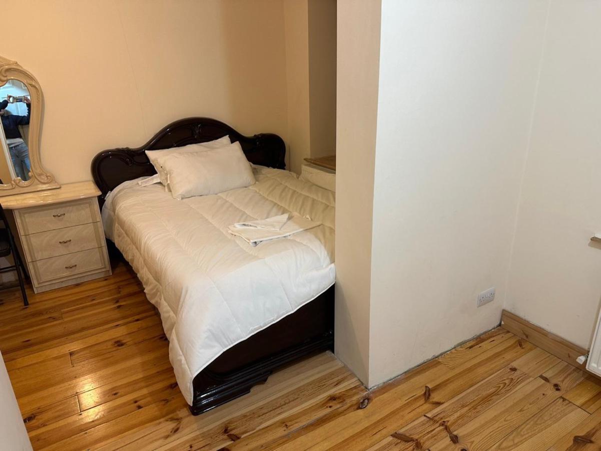 Tran Homestay London Exterior photo